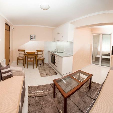 شقة Valentina Apartman Petrovac المظهر الخارجي الصورة